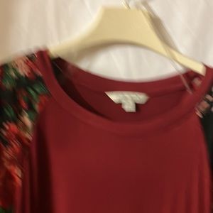 Beautiful top with 3/4 black and red bell sleeve